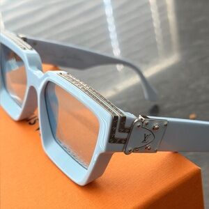 Louis Vuitton millionaires pale  Blue E